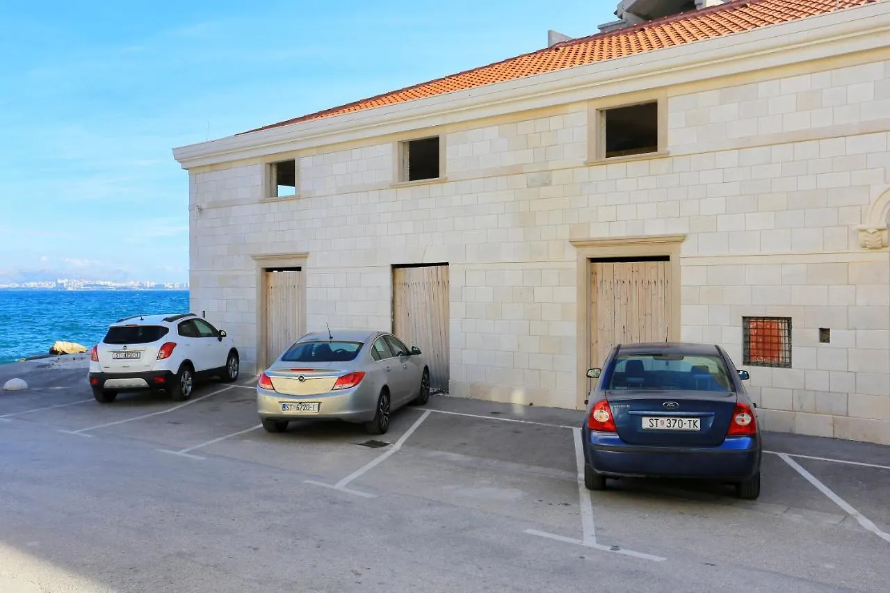 Apartments By The Sea Kastel Novi, Kastela - 18118