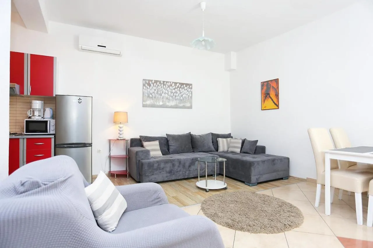 Apartments By The Sea Kastel Novi, Kastela - 18118
