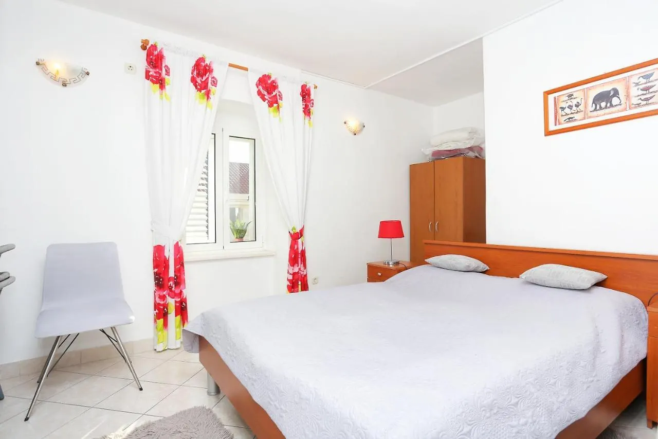 Apartments By The Sea Kastel Novi, Kastela - 18118 0*,