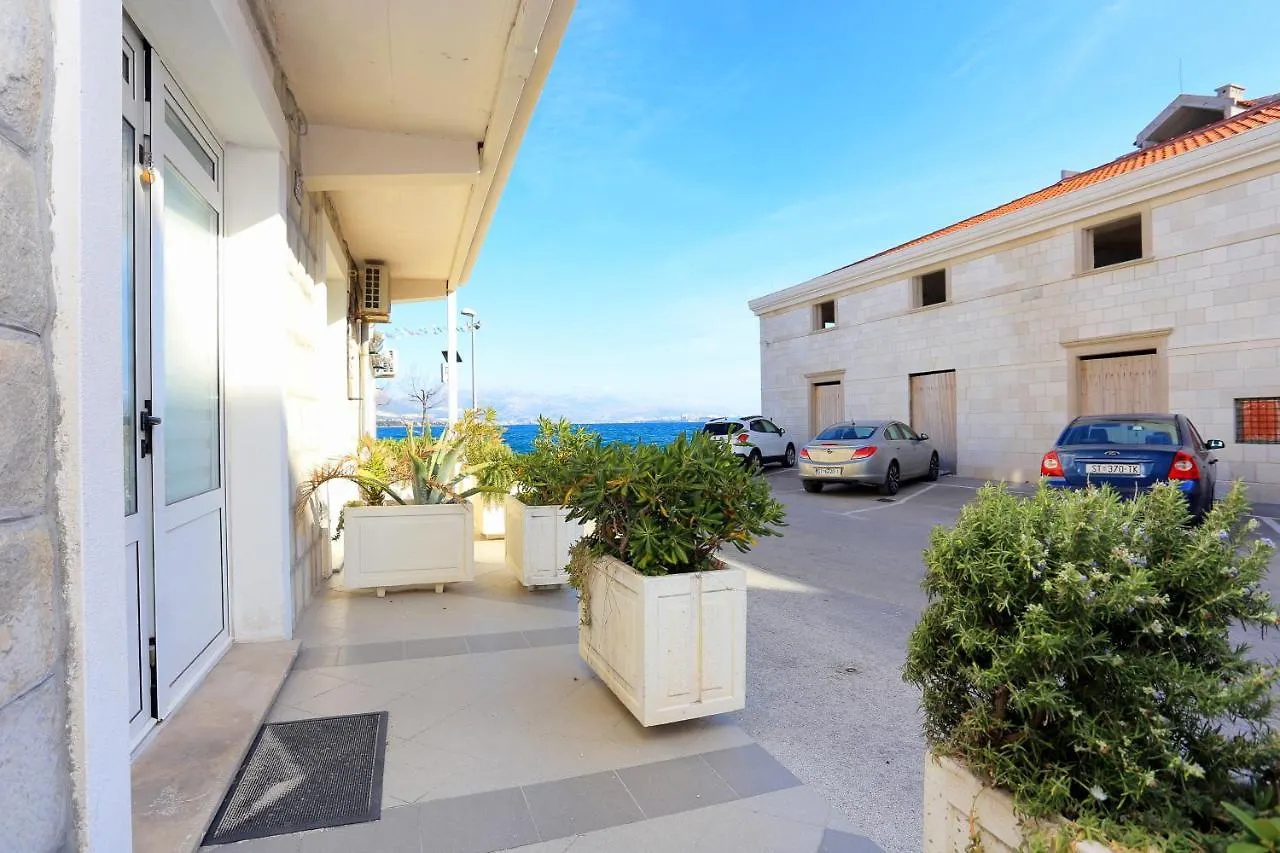 Apartments By The Sea Kastel Novi, Kastela - 18118